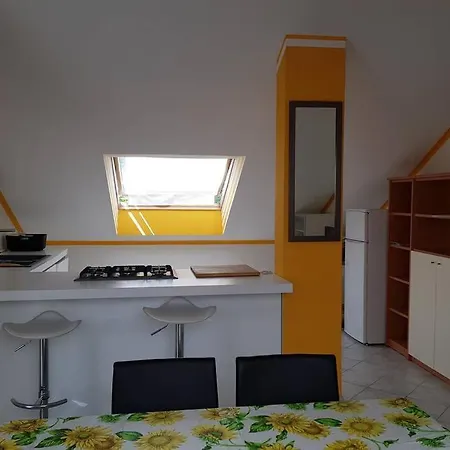 Chez Panda: Ampia E Luminosa Mansarda - Open Space Apartment